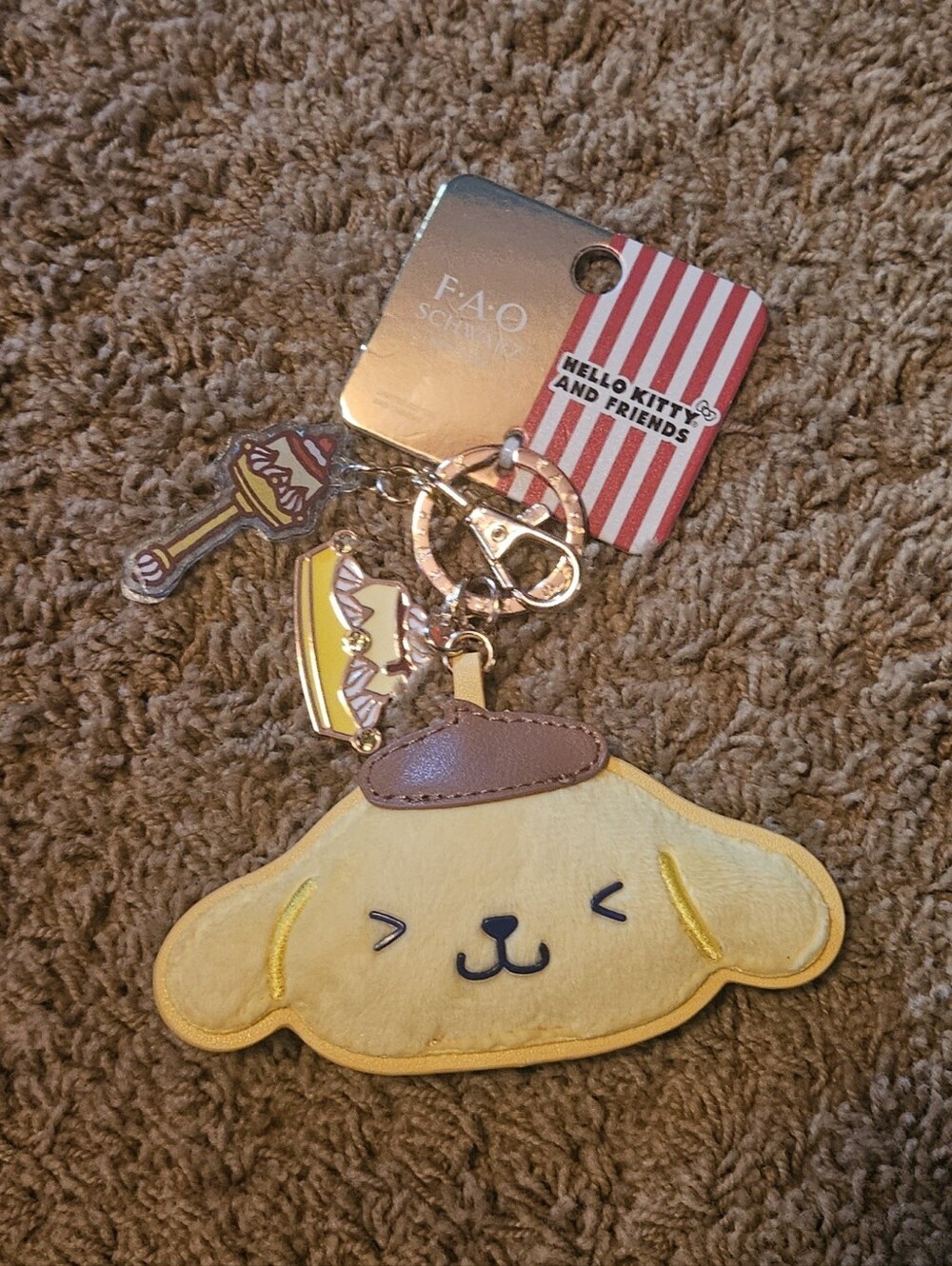 Hello Kitty & Friends FAO Schwarz (Pompompurin) Charm Keychain